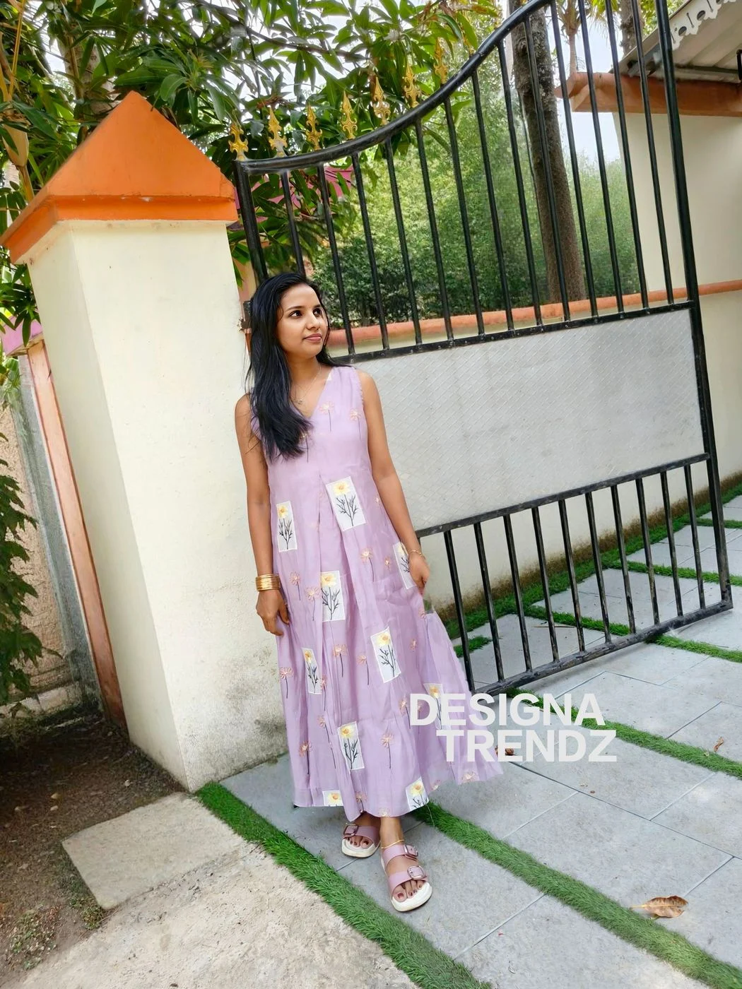 Lavender Bloom: Box Yoke Sleeveless Dress with Floral Appliqué(DT032)