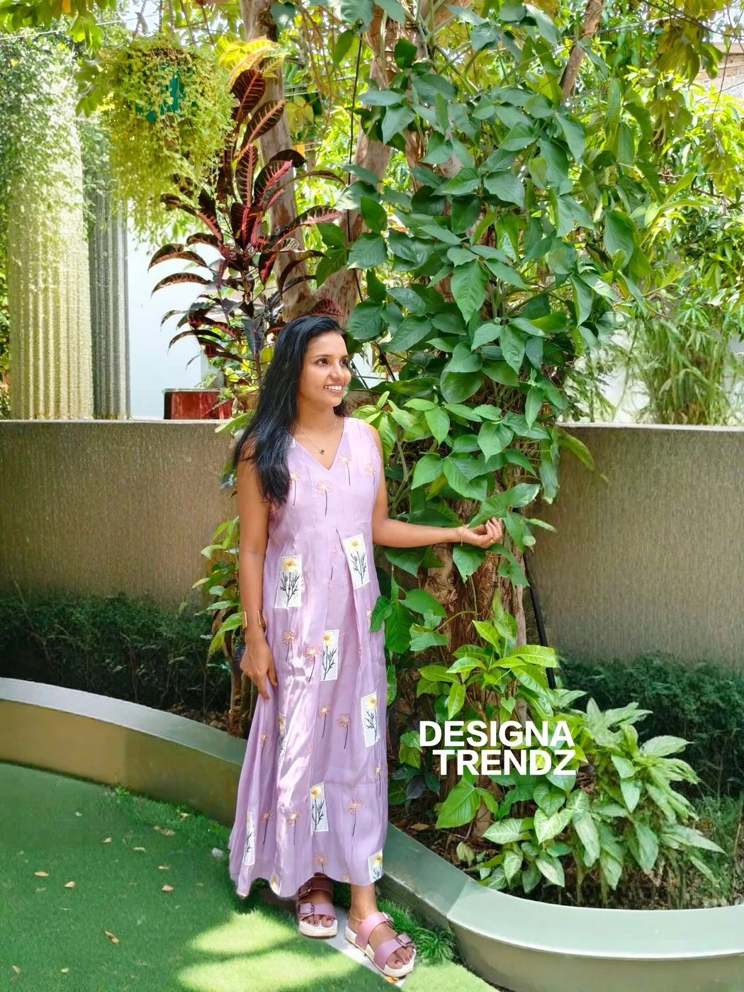 Lavender Bloom: Box Yoke Sleeveless Dress with Floral Appliqué(DT032)