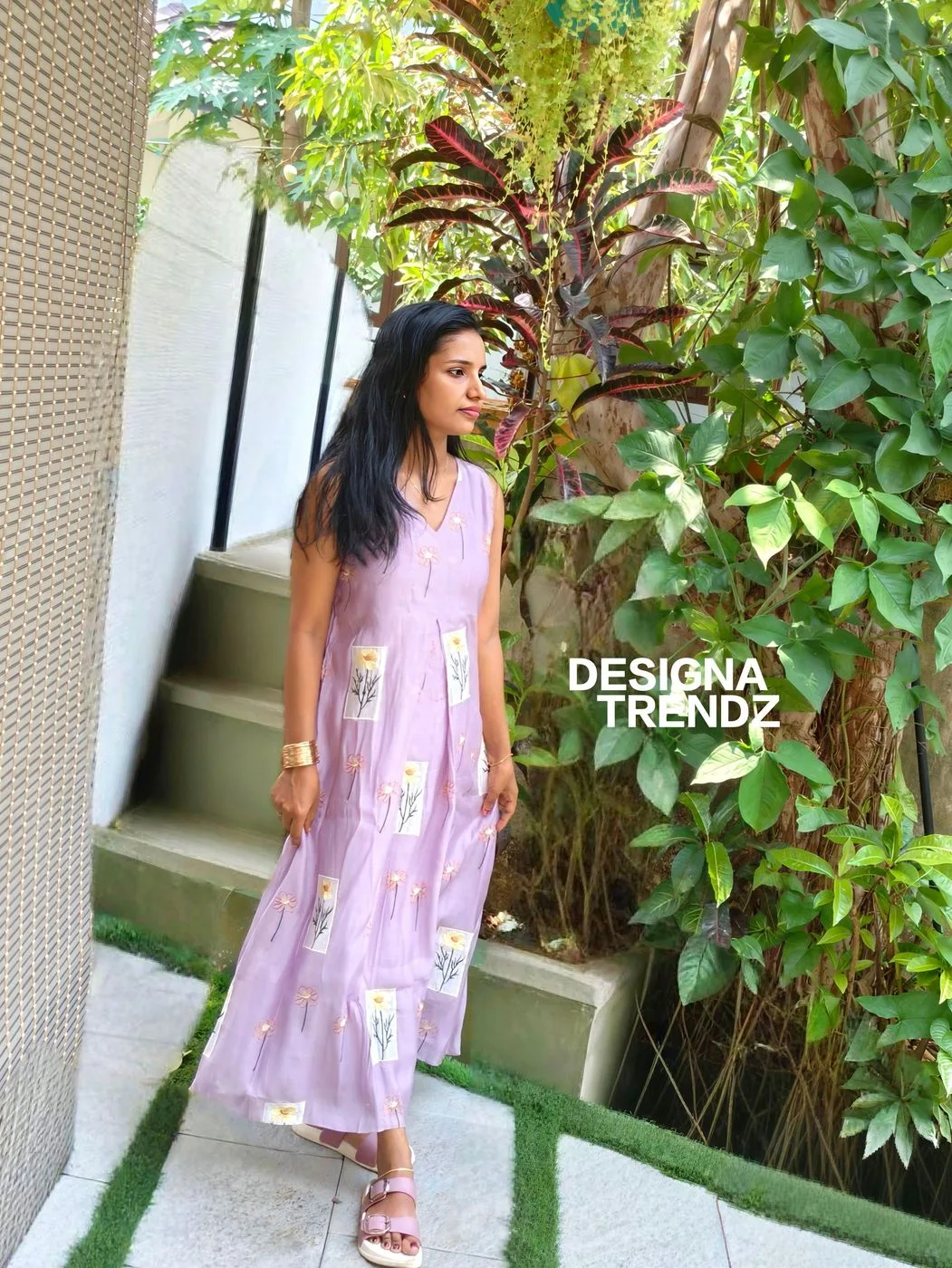 Lavender Bloom: Box Yoke Sleeveless Dress with Floral Appliqué(DT032)