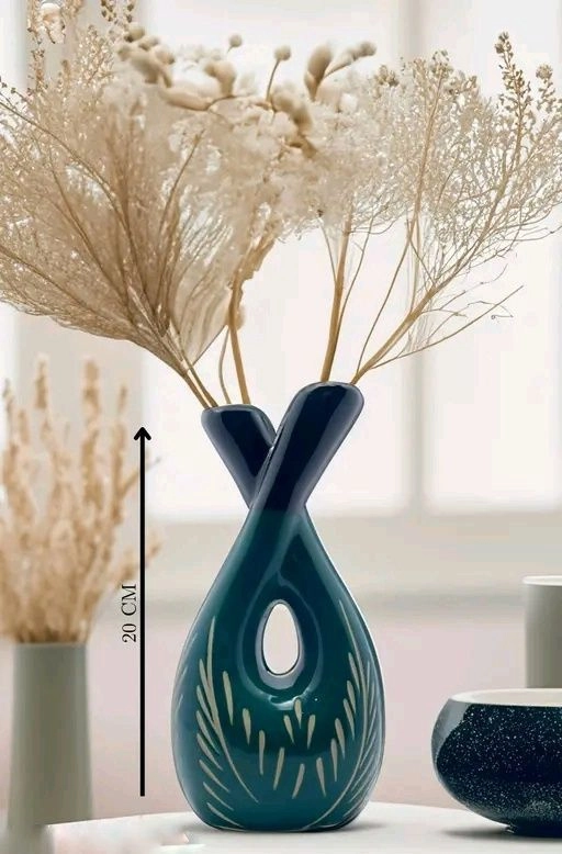 Sculpture twisted shape flower vase 3