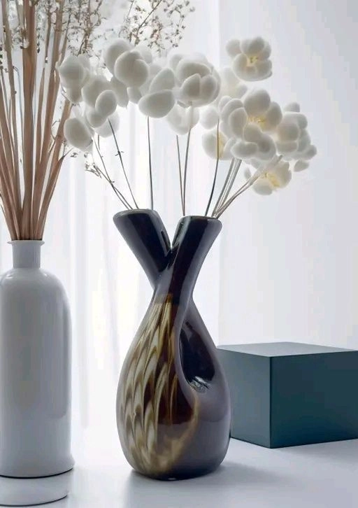 Sculpture twisted shape flower vase