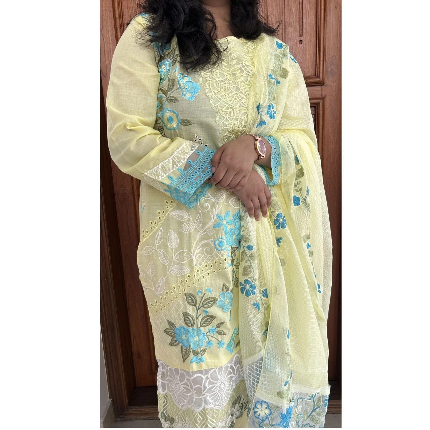 Pakistani lawn suit 4