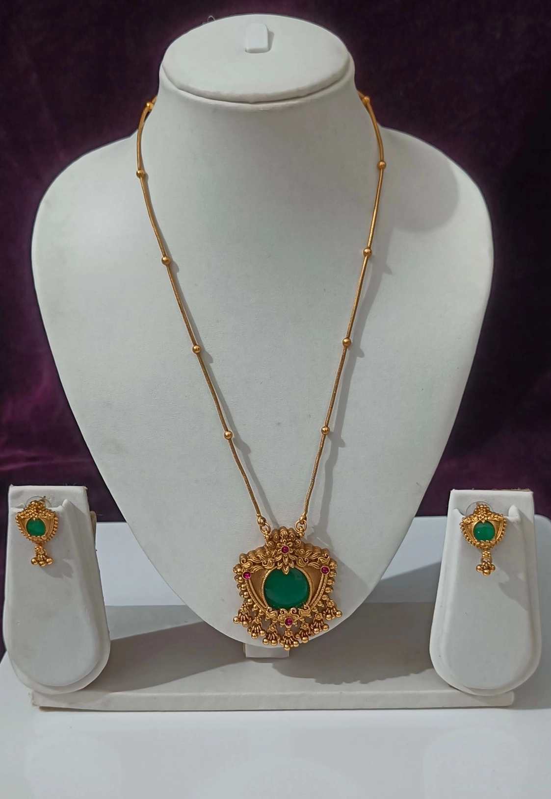 Premium Emerald Pendant Necklace Set 1