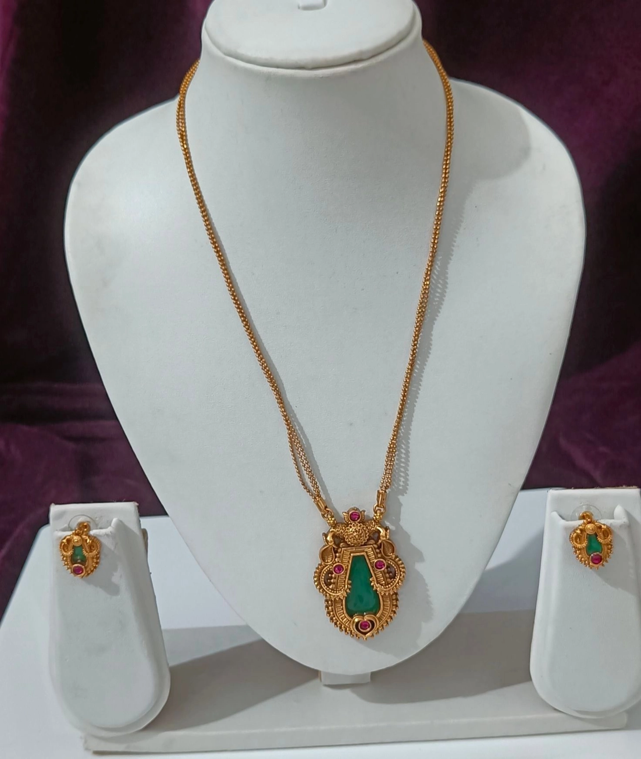 Traditional Emerald Pendant Set 1