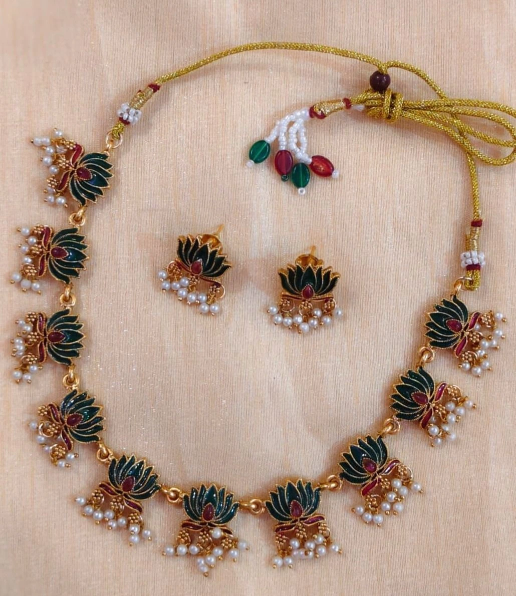 Premium Lotus Pearl Thread Necklace Set