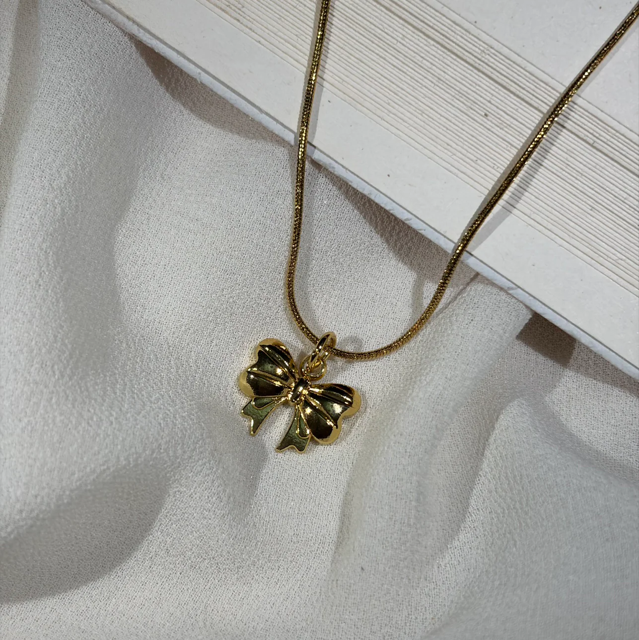 Élise Bow Necklace
