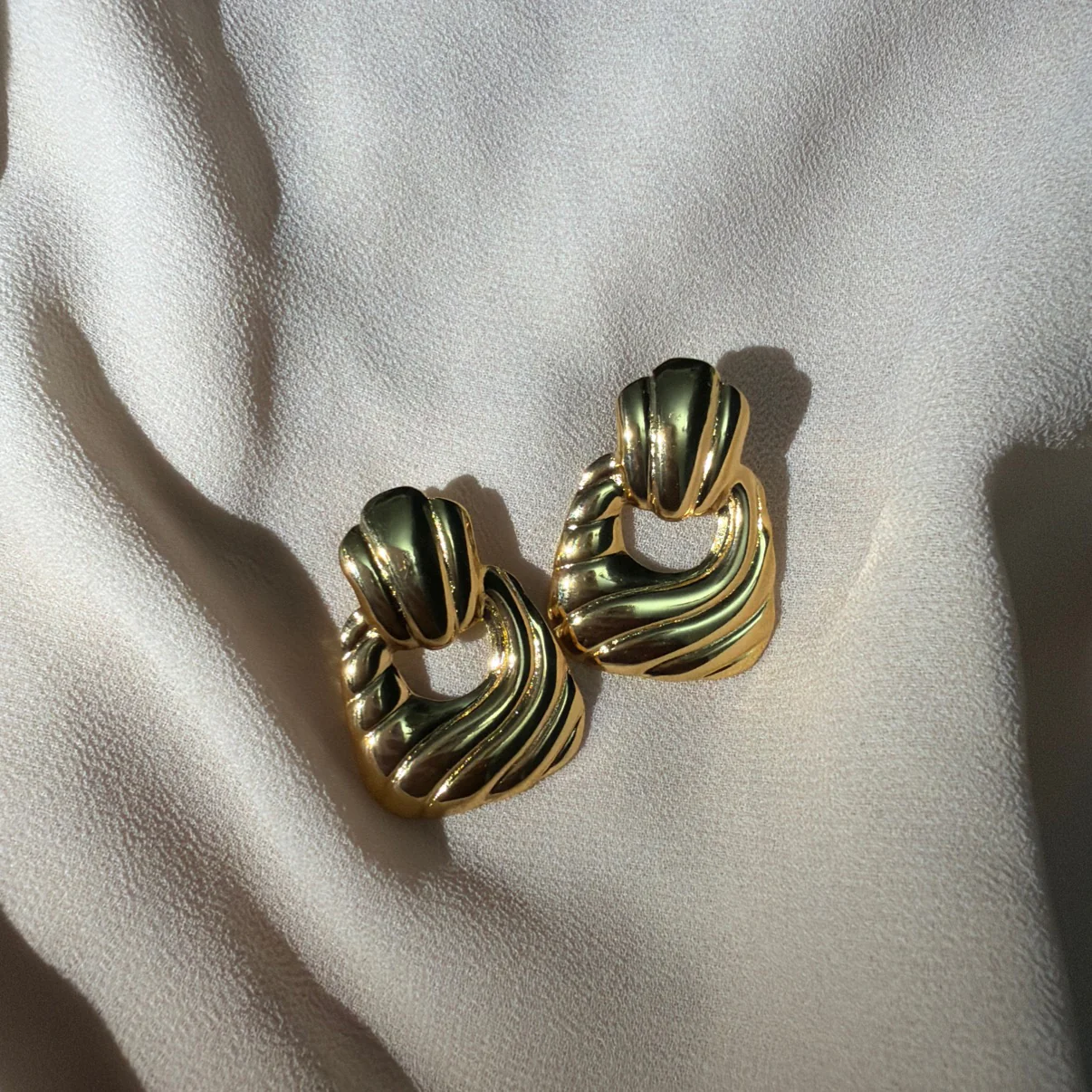 Golden ripple earring
