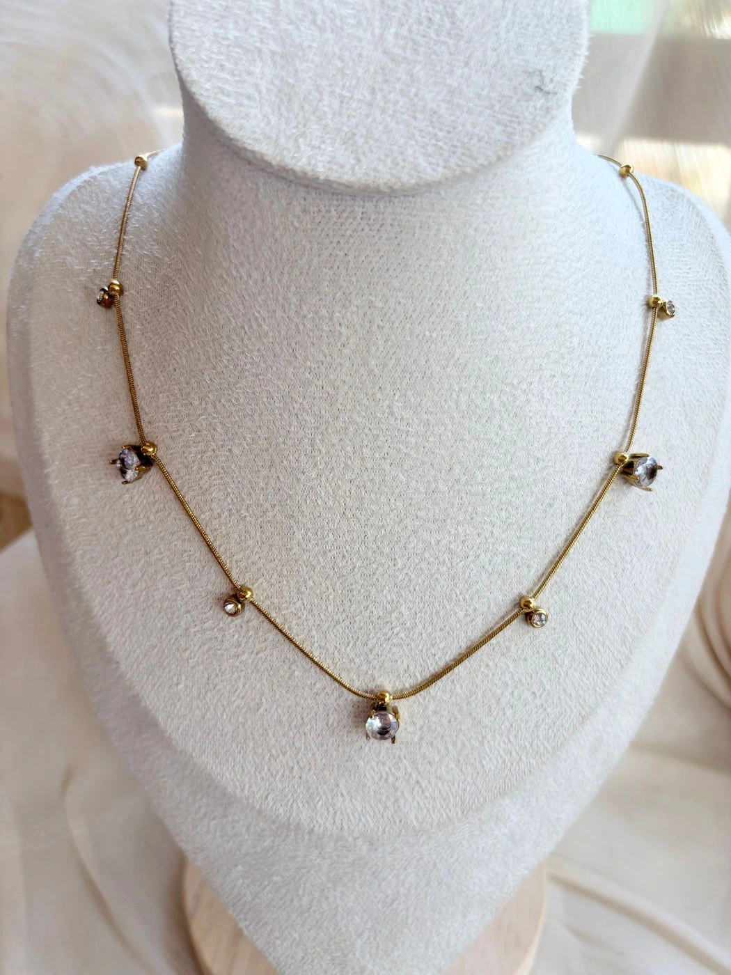 Traditional white stone necklace with earing