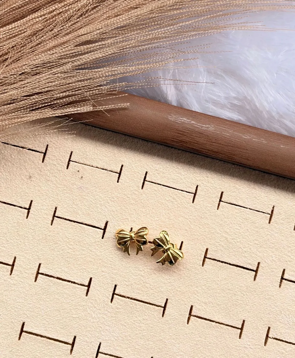 Bow earring