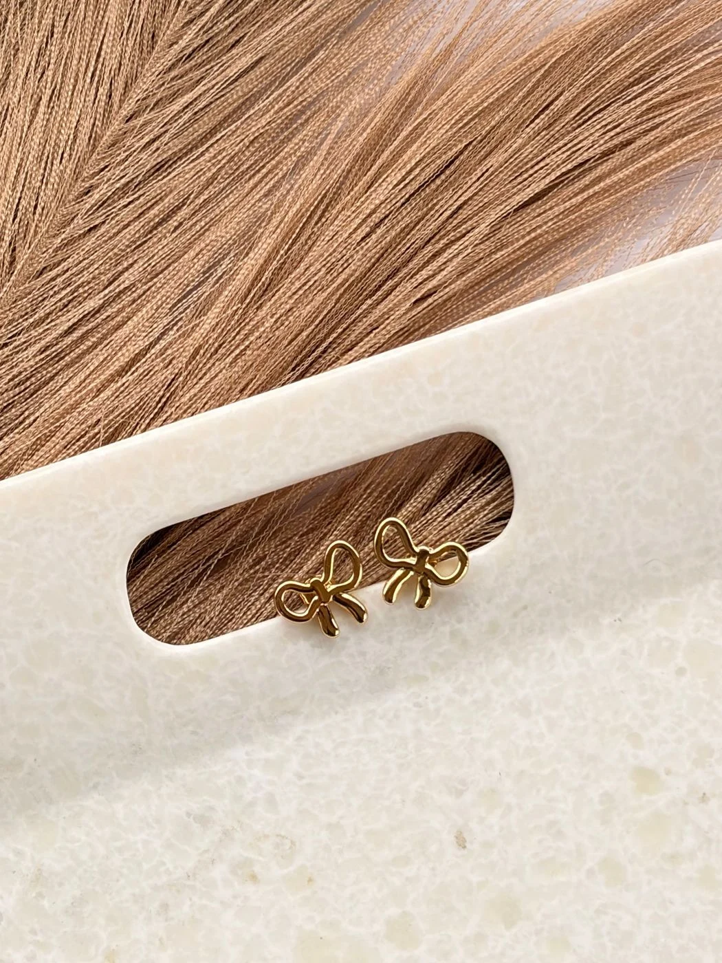Bow earring 1