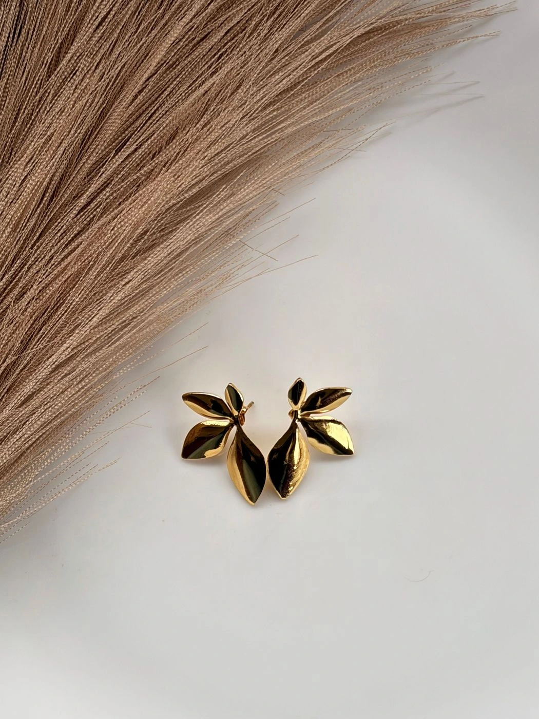 Golden leaf whisper earring