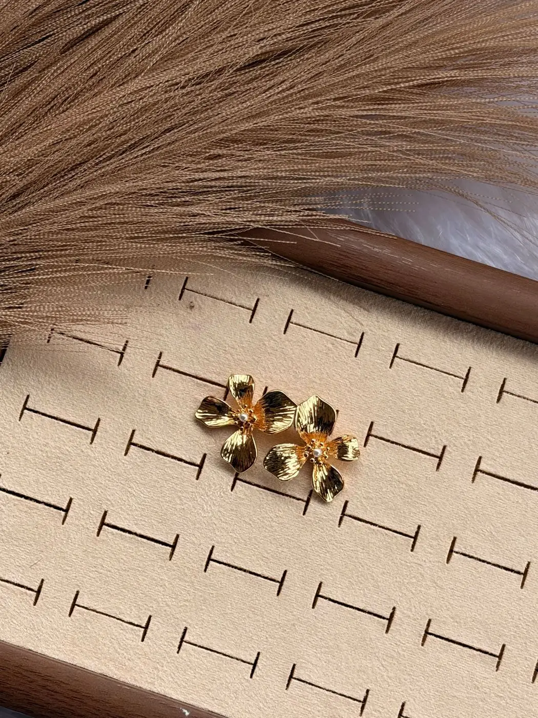 Pearl floral earring