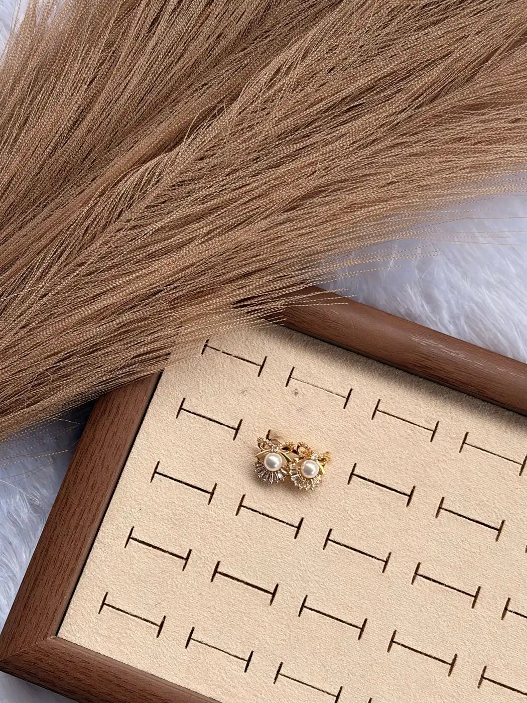 Pearl bloom stud