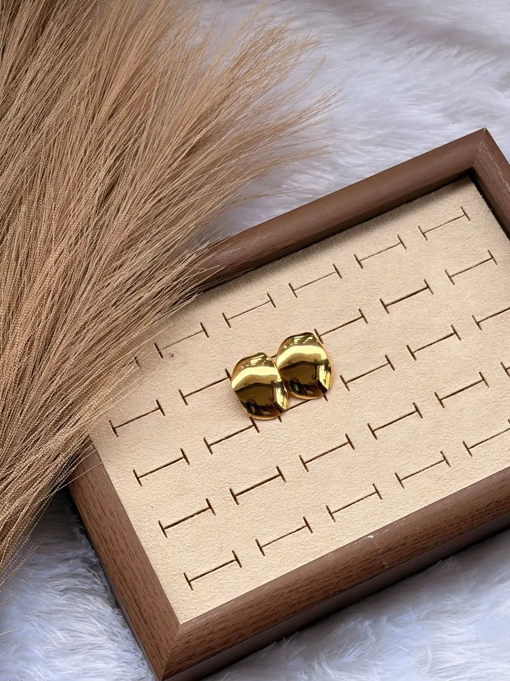 Golden pebble stud
