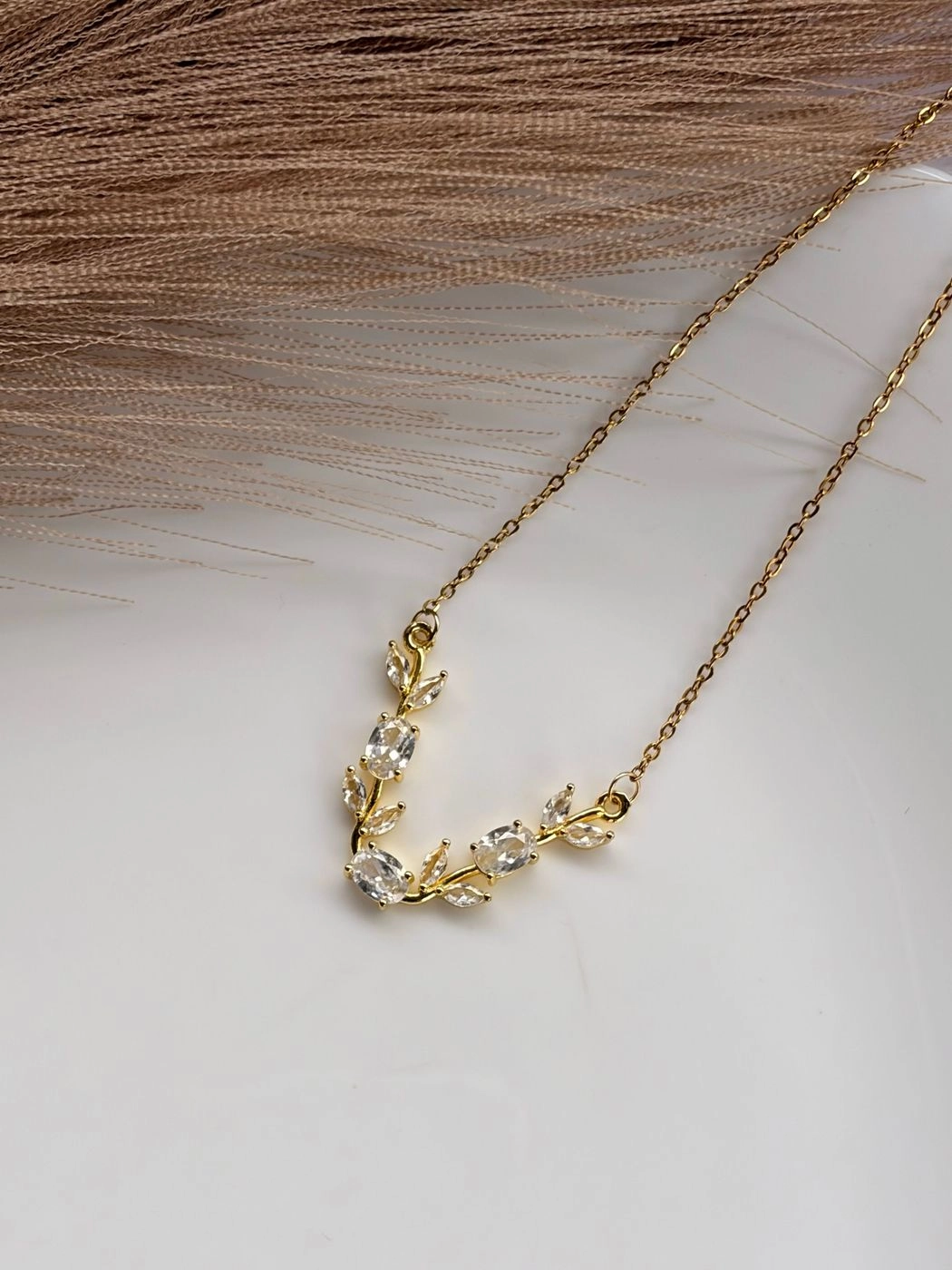Half tulip necklace