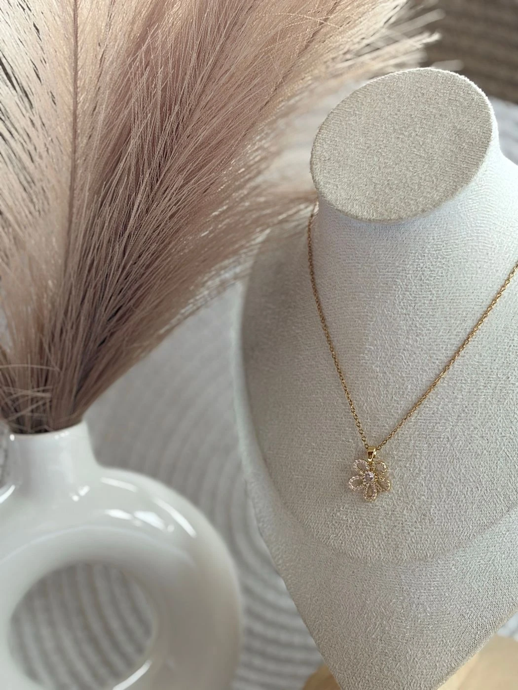 Floral stone chain