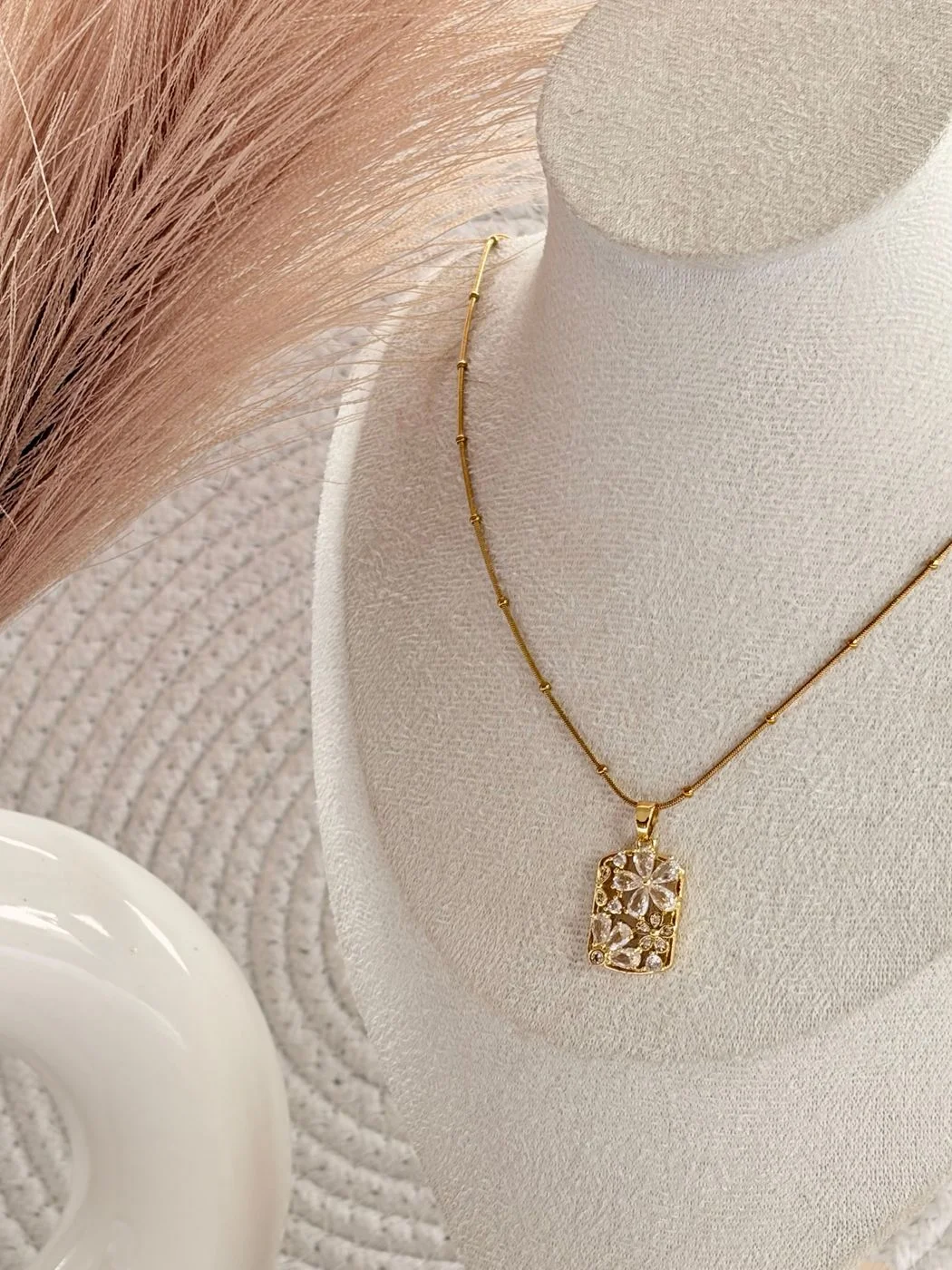 Flower pendant chain