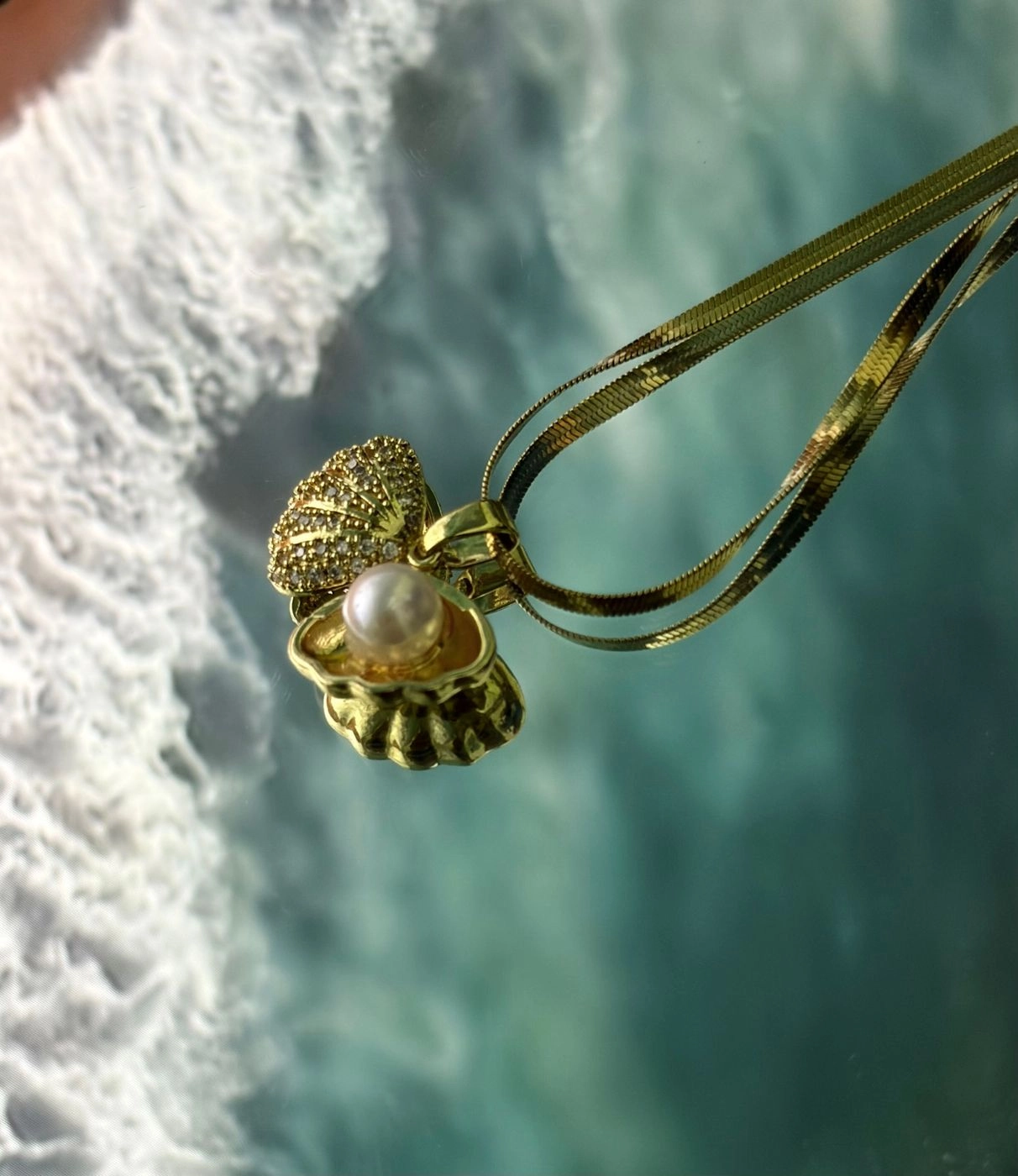 Sea shell pearl snake chain pendant