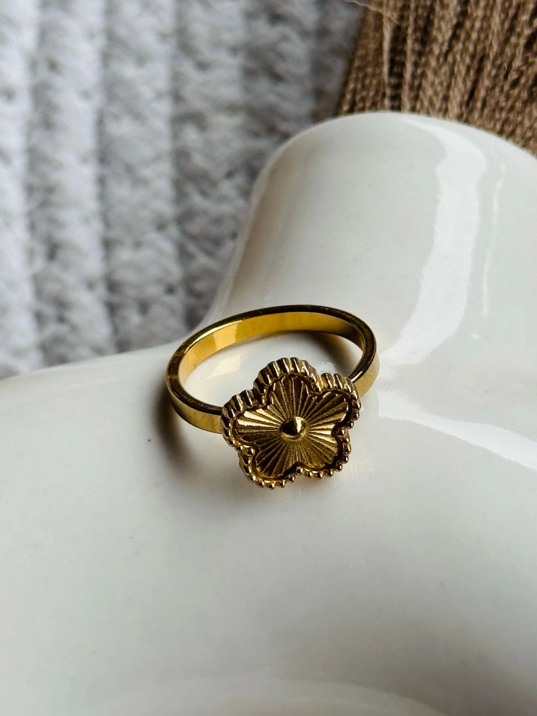 Golden bloom flower ring