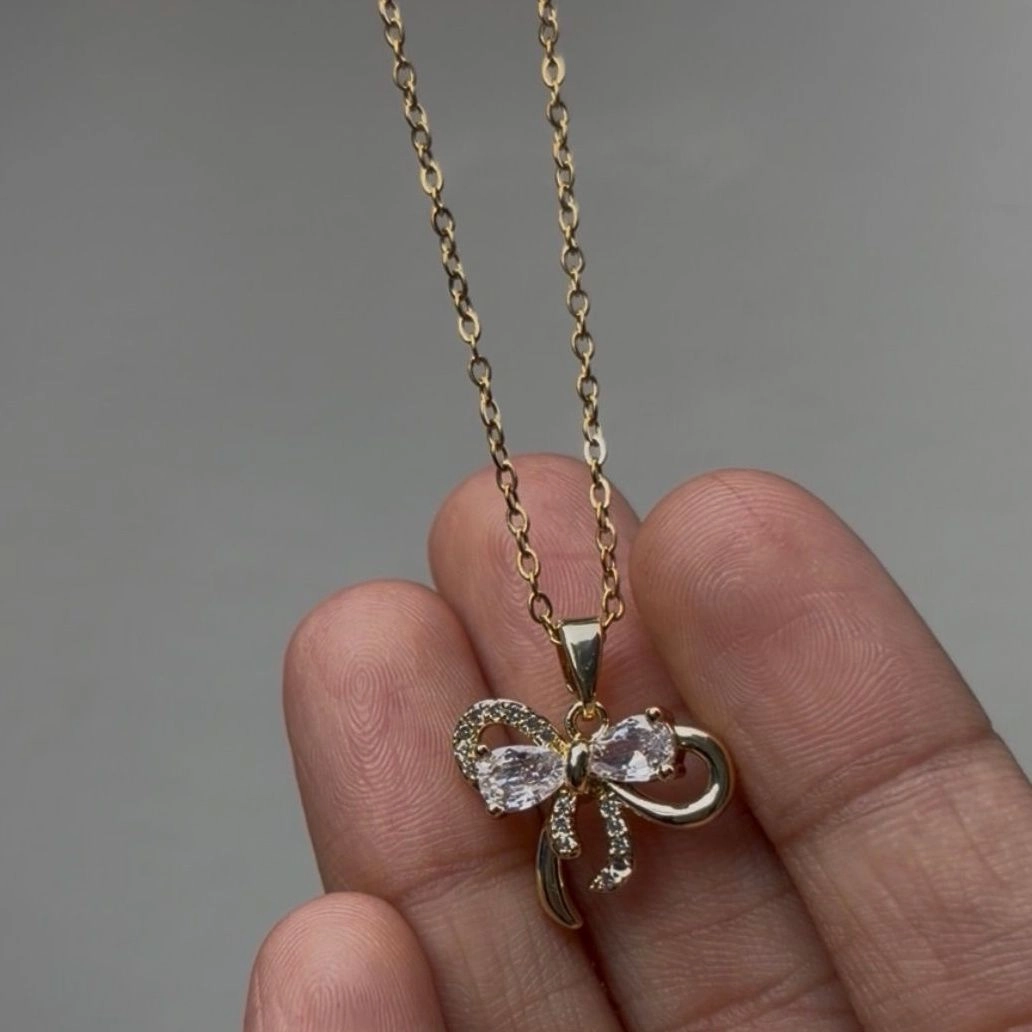 Bow pendant neck chain