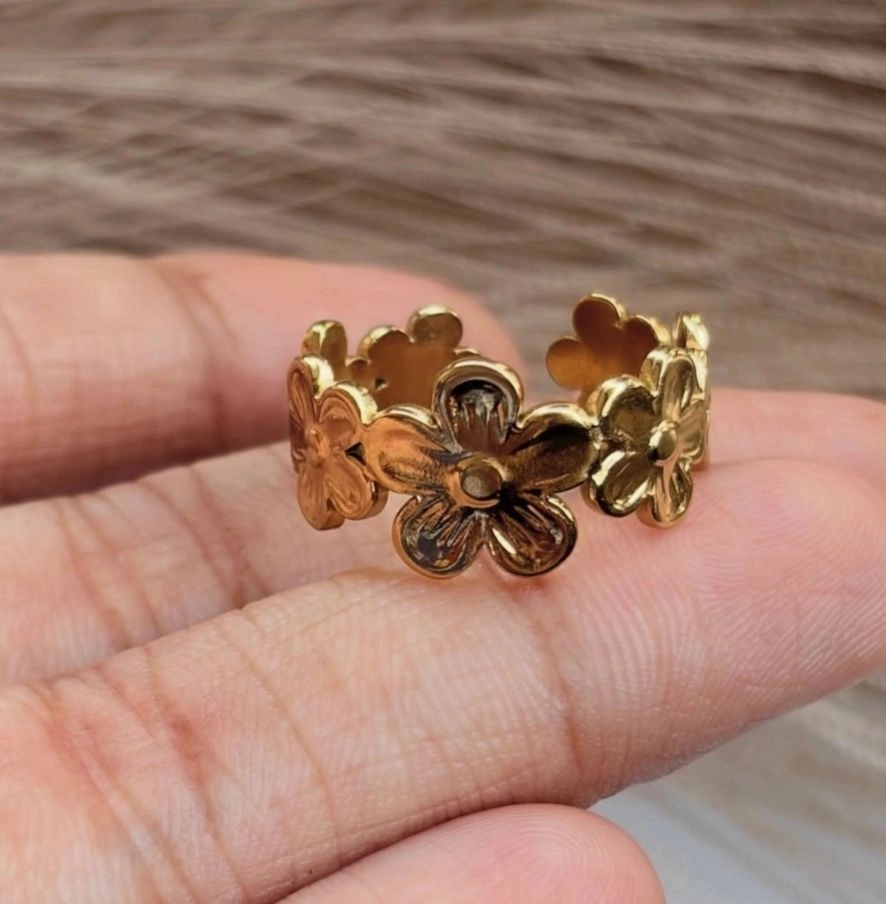 Daisy ring