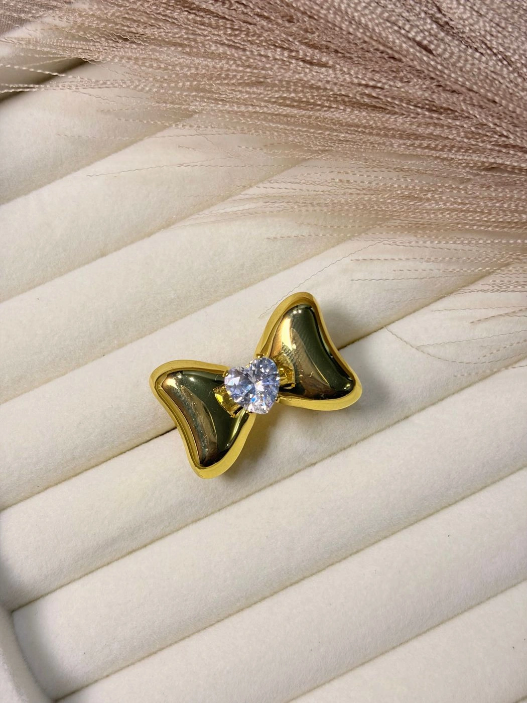 Jewel bow Ring