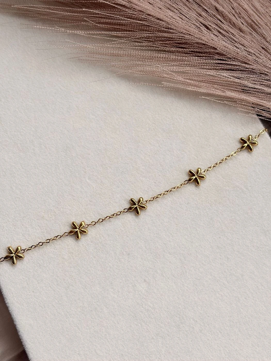 Daisy bracelet 1