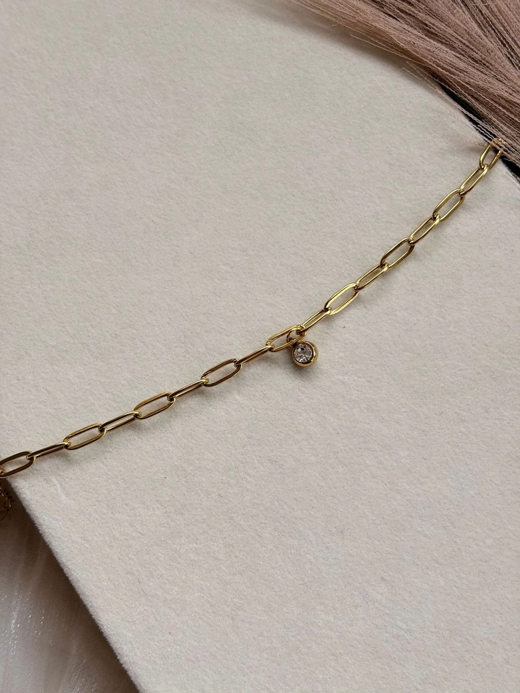 White stone link chain