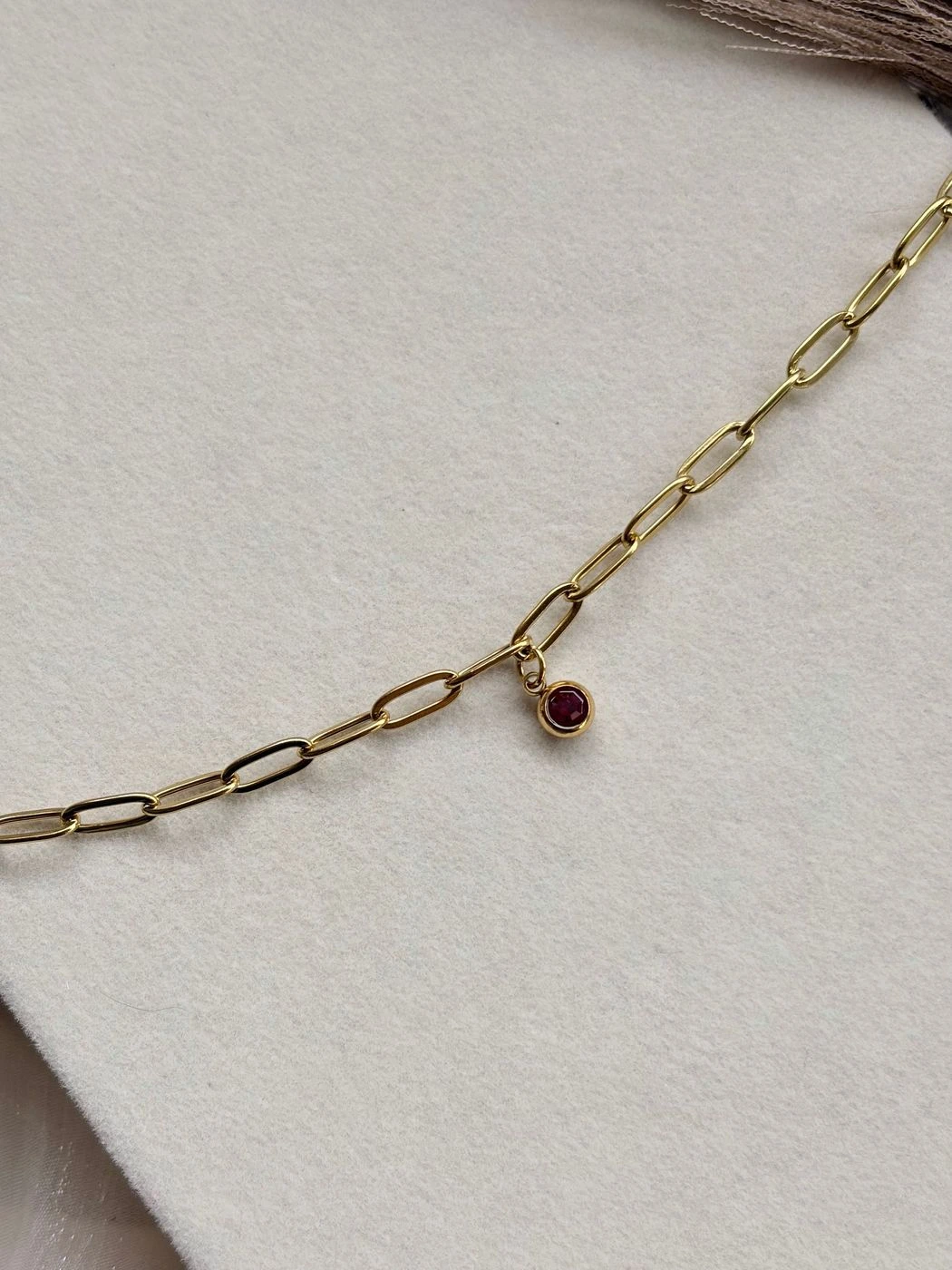 Red stone link chain