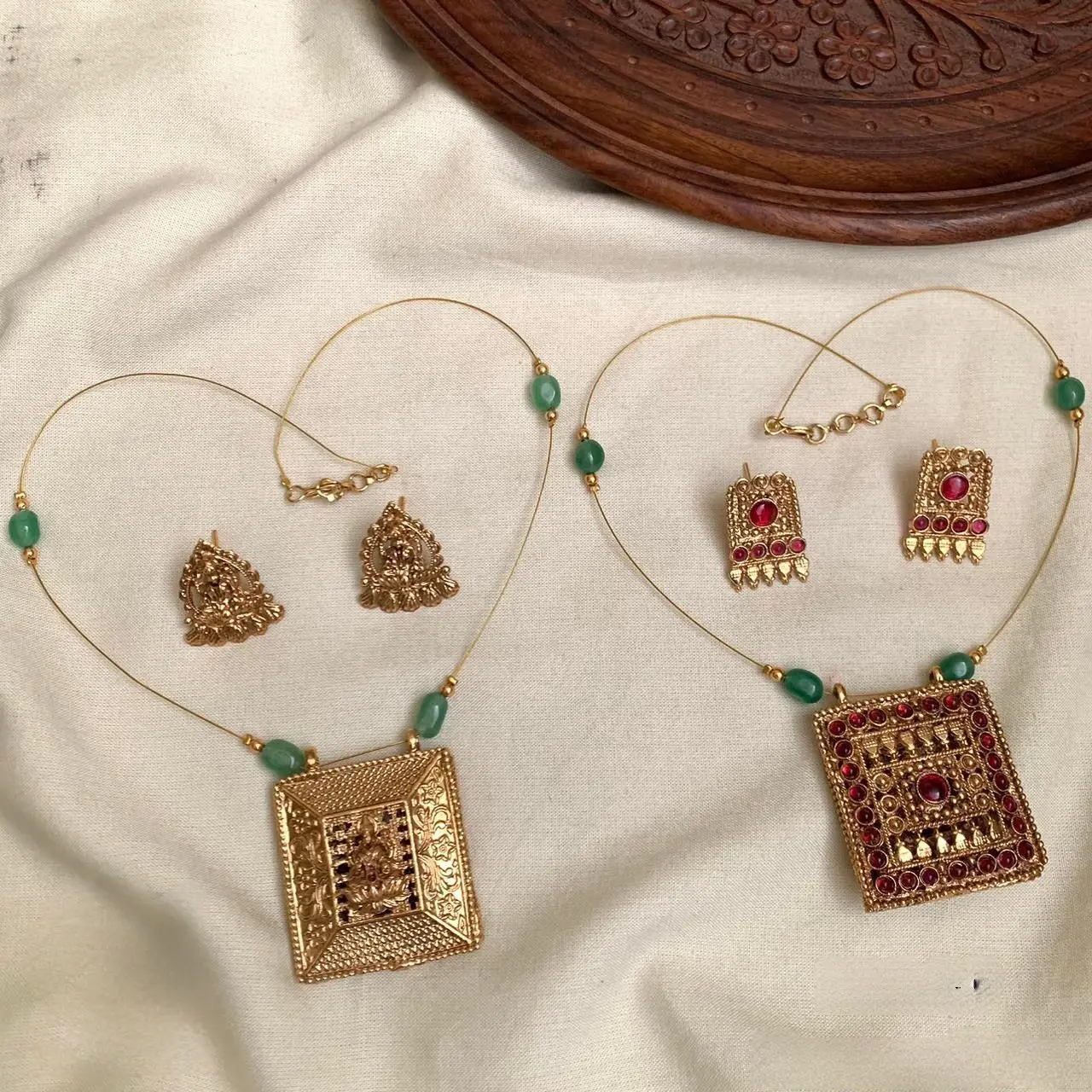 Revisable invisible necklace
