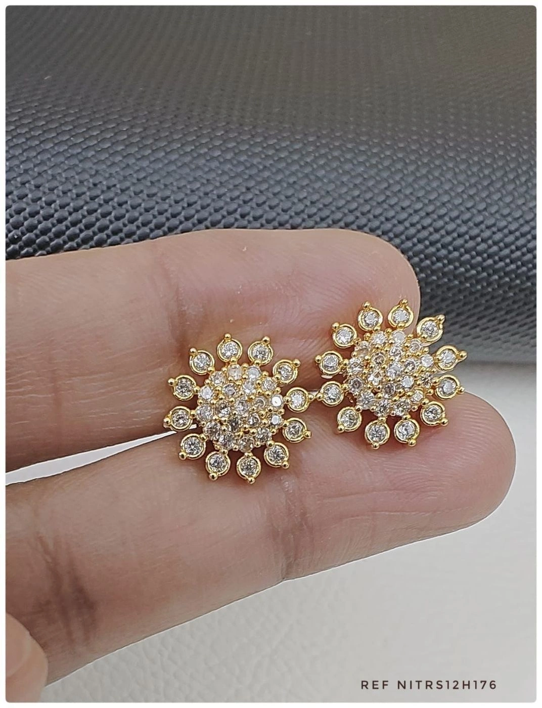American diamond stud - poovu