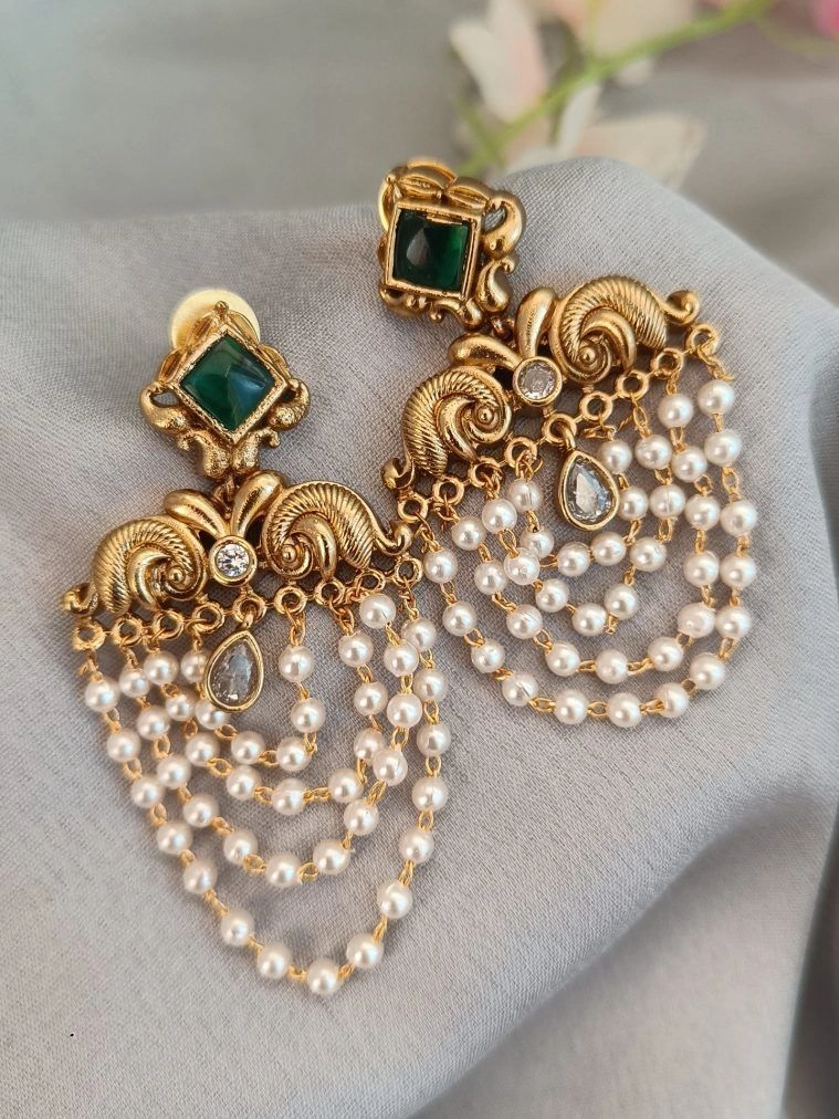 Pearl royal earring
