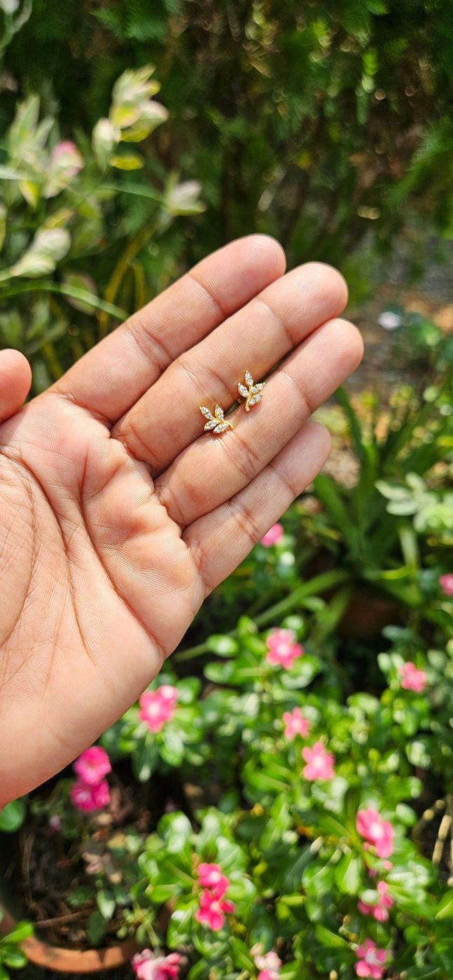 2 leaf stud