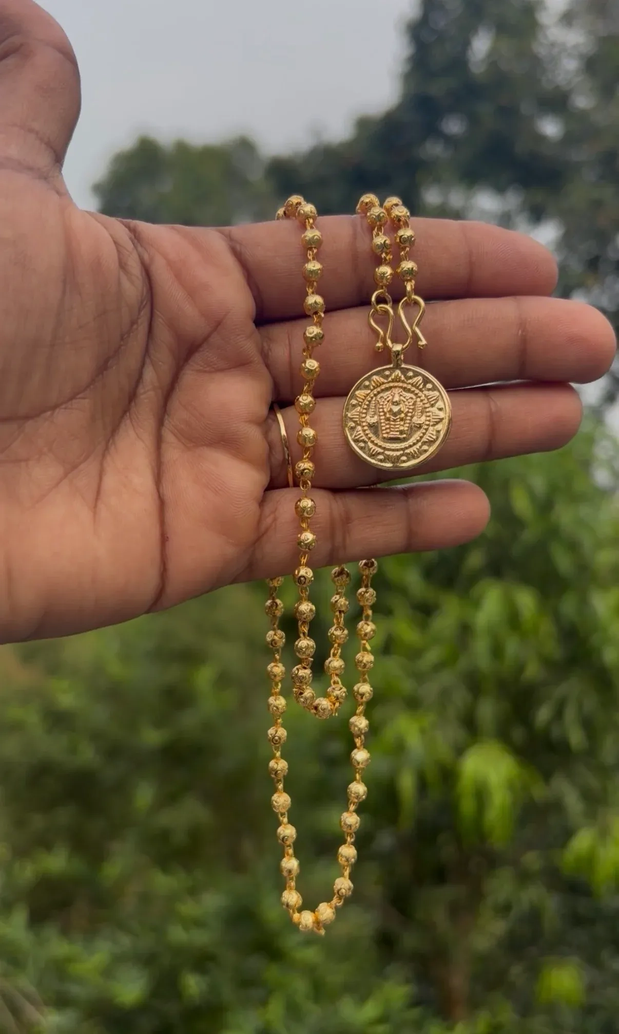 Ball chain with guruvayoorappan locket 8 pidi