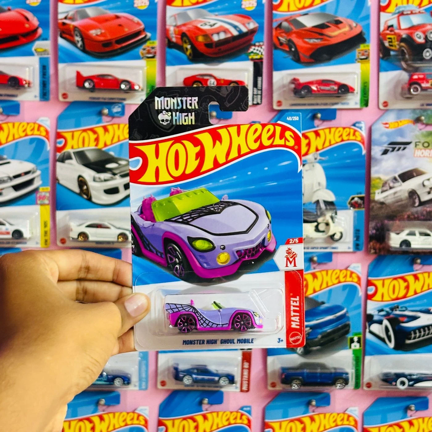 Hot Wheels MONSTER HIGH GHOUL MOBILE/ IMPORTED 2