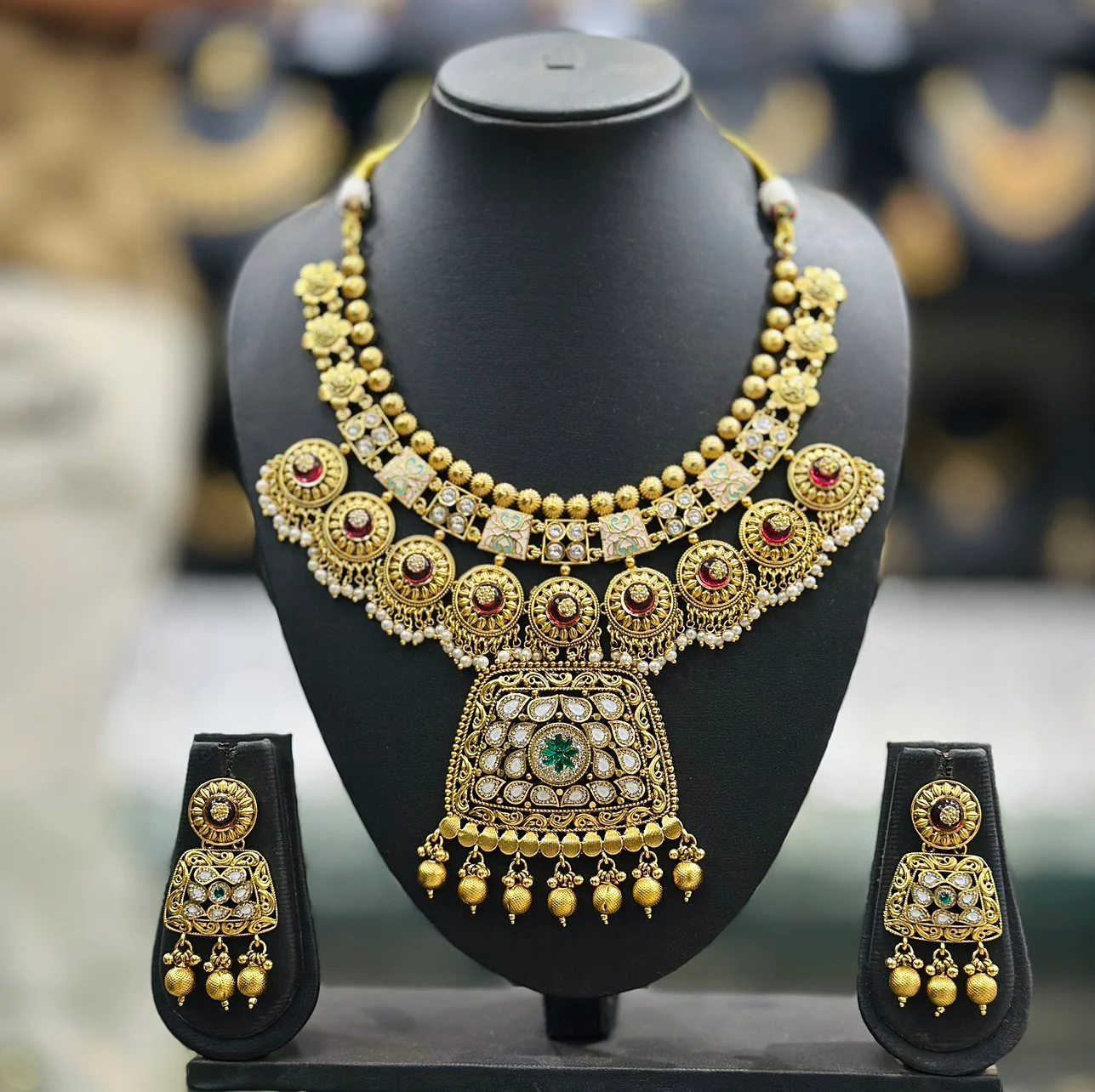 ULTRA PREMIUM ANTIQUE NECKLACE