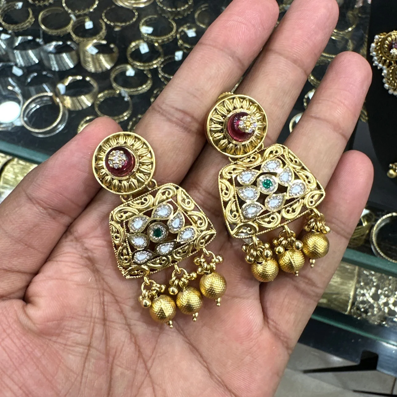 ULTRA PREMIUM ANTIQUE NECKLACE 2