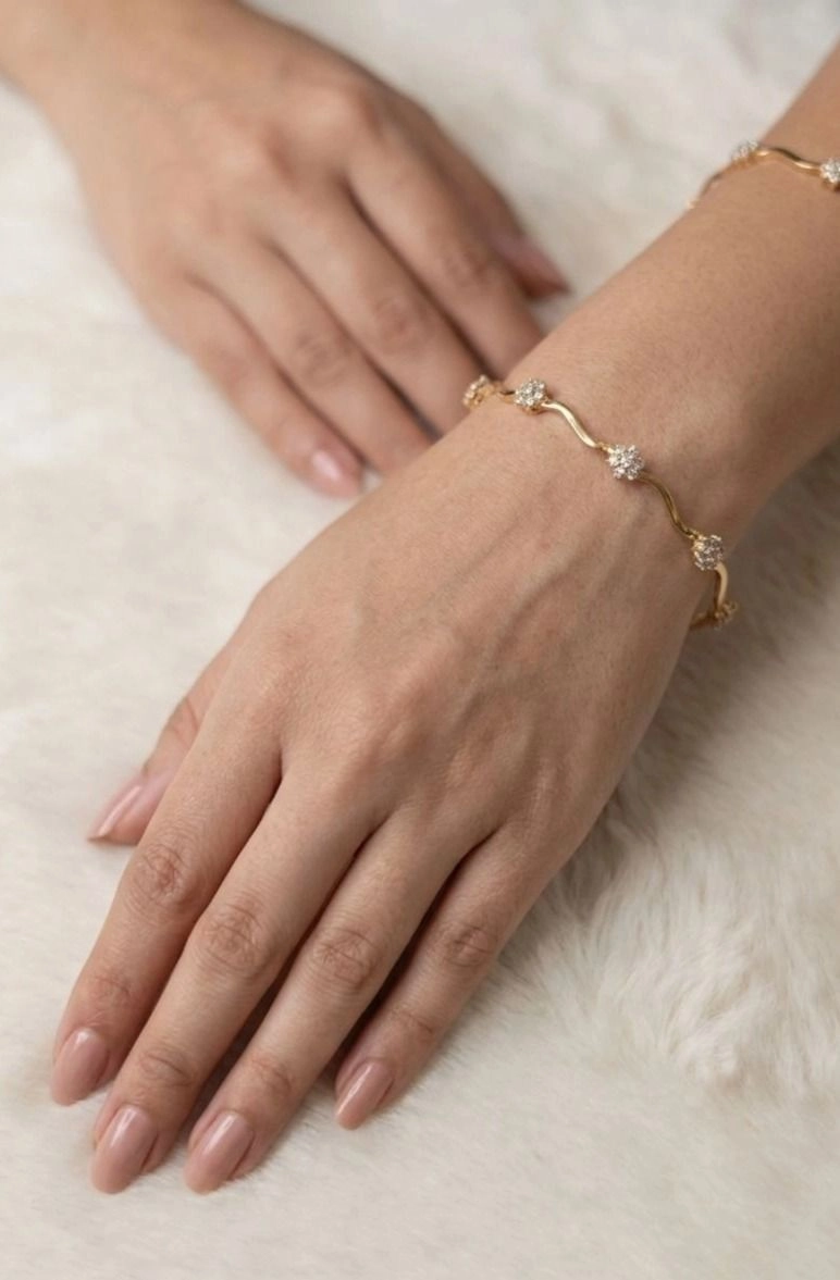 Floral wavy gold bangle 1