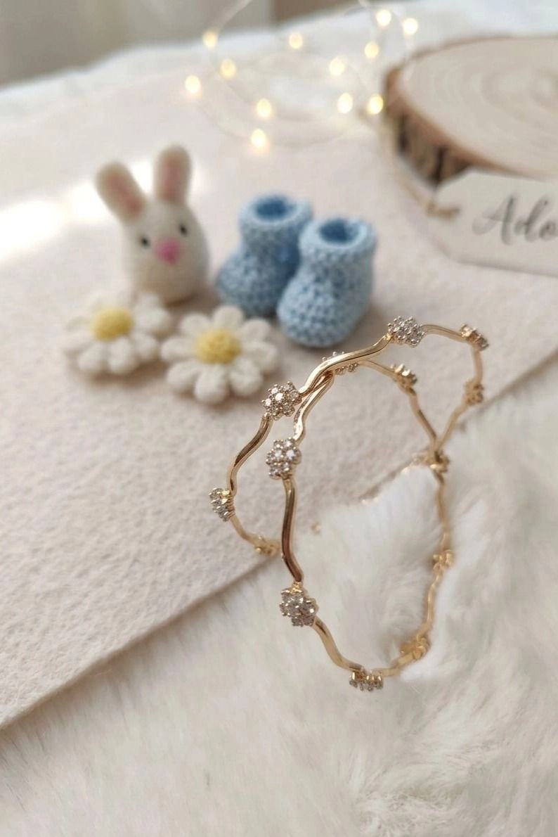 Floral wavy gold bangle 2