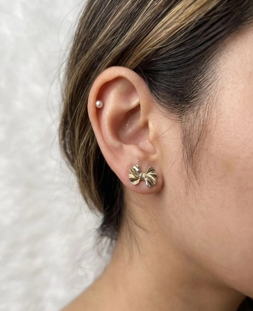 Bow stud earrings 1