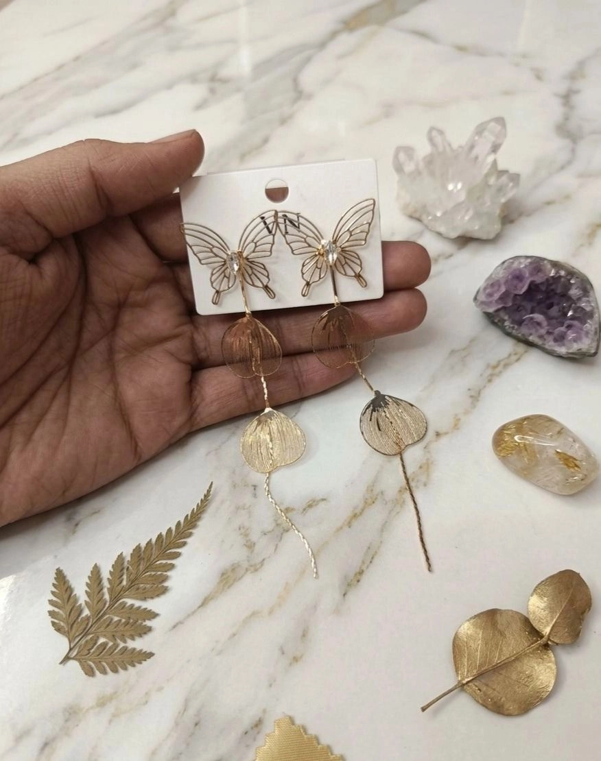 Gold-toned drop earrings 3