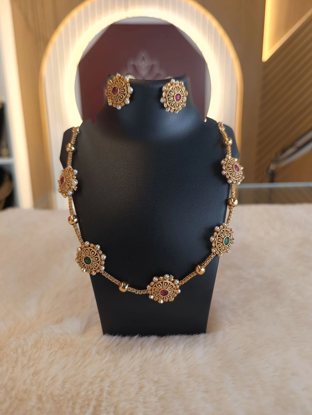 Traditional gold-plated choker set 3