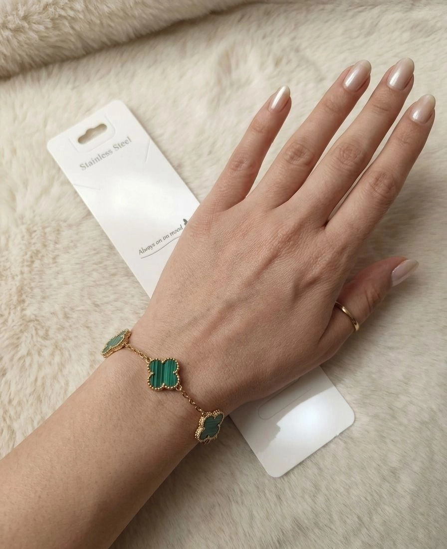 Four-leaf clover charms. 1
