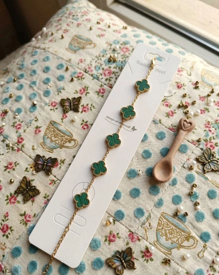 Four-leaf clover charms. 2