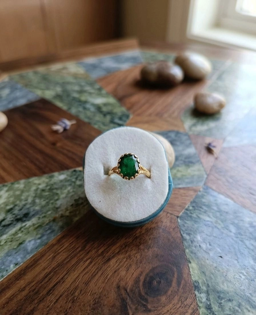 Green gemstone ring 2