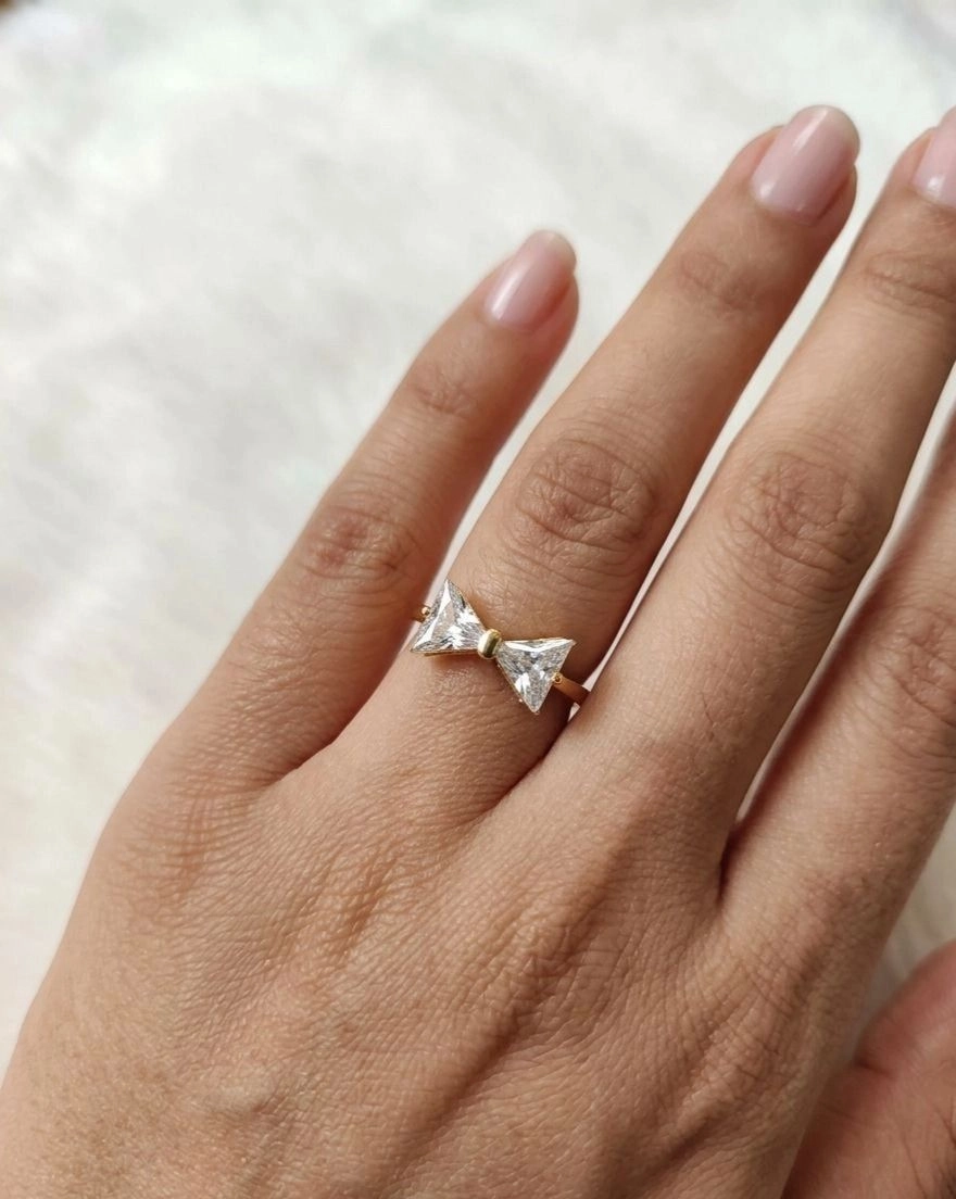 Bow-style ring 2