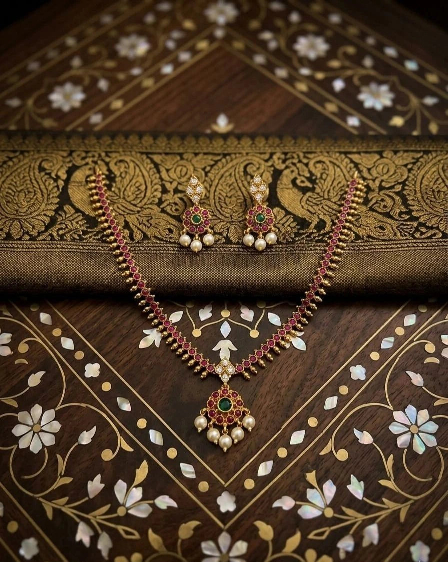 Attigai-style jewellery set 1
