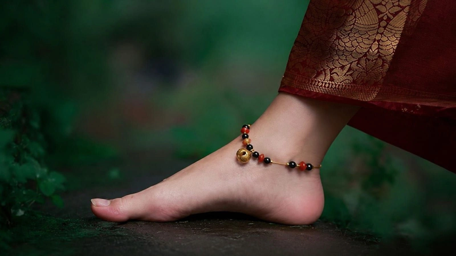 Handcrafted Manjadi-Chilanka Anklets 1