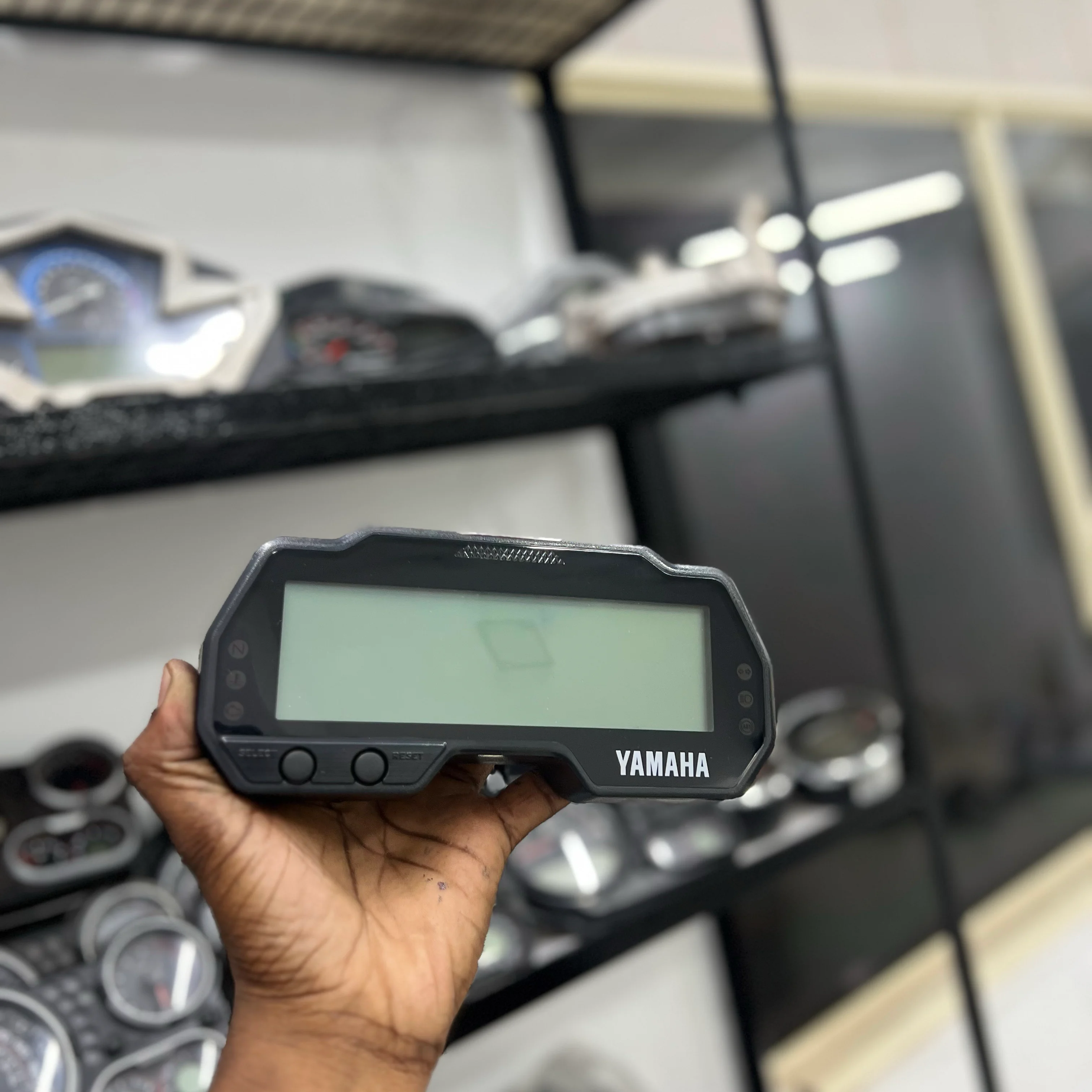 R15 V3 SPEEDOMETER 2