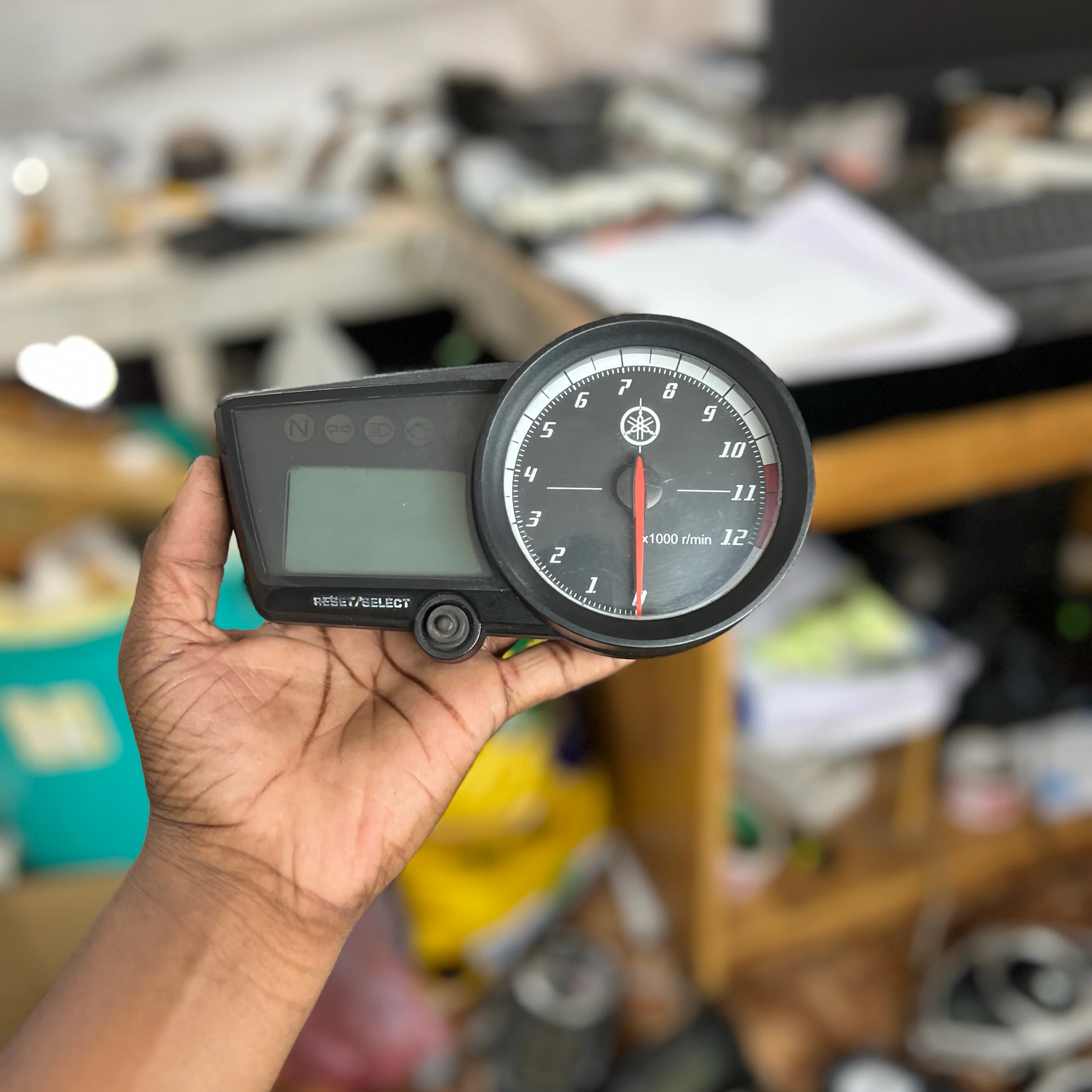 R15 V1 SPEEDOMETER 2